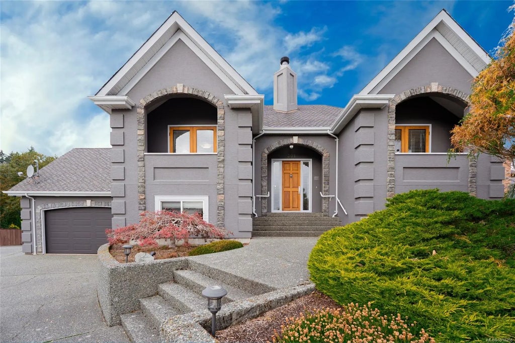 301 Mount Royal Pl, Nanaimo