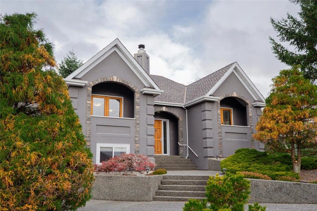 2 of 52 - 301 Mount Royal Pl, Nanaimo, BC