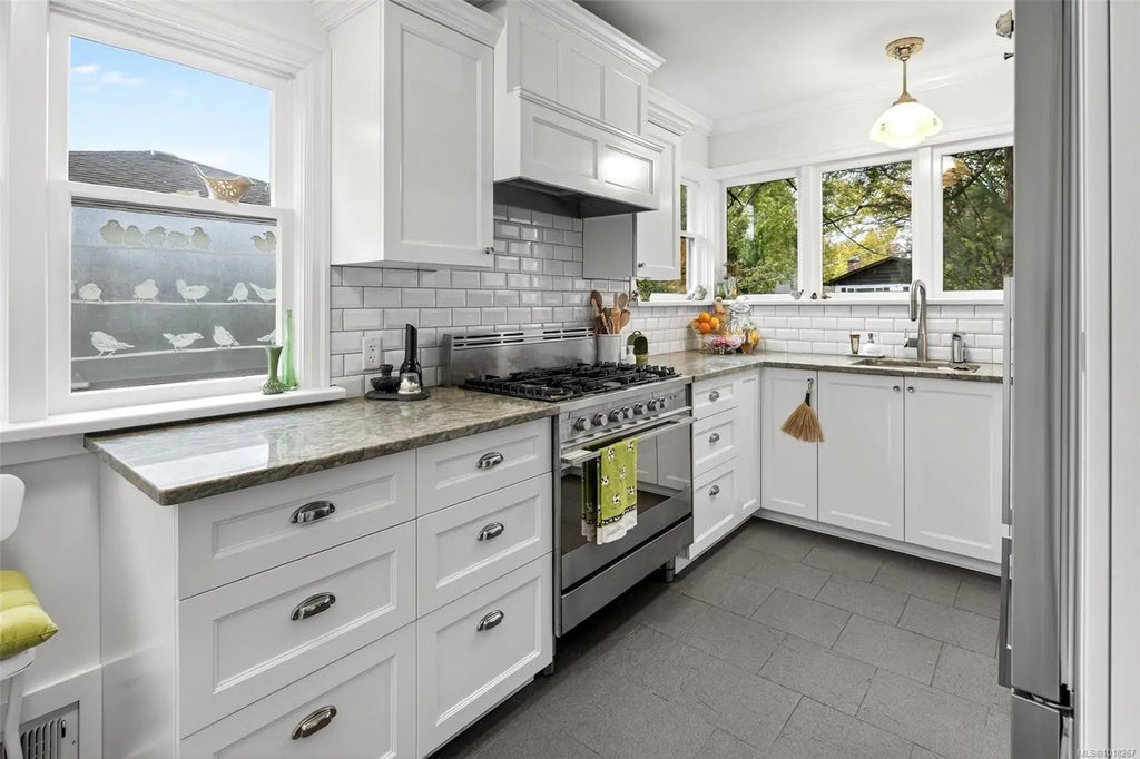 416 Richmond Ave, Victoria