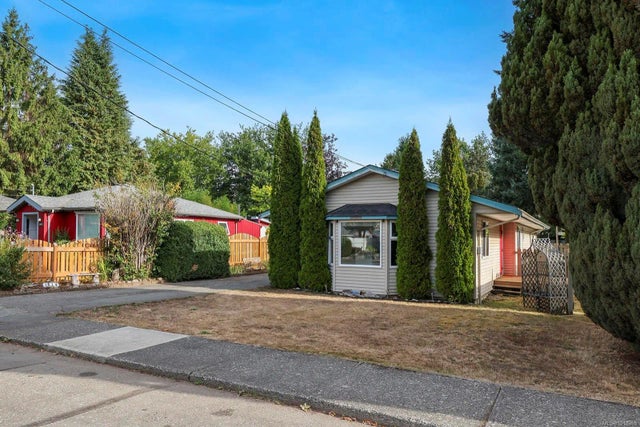 4 of 33 - 1110 Urquhart Ave, Courtenay, BC