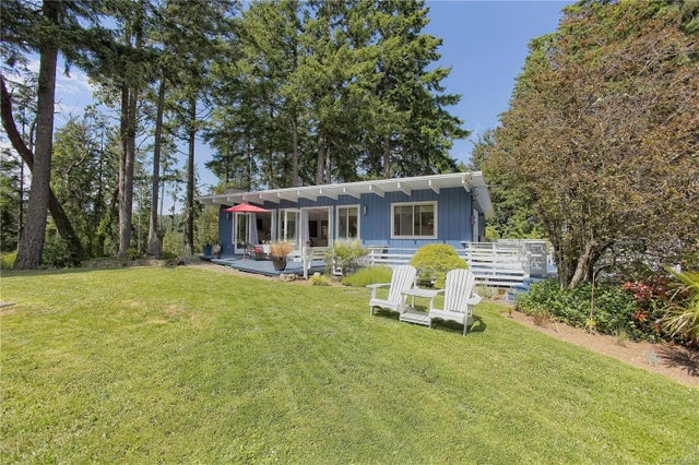1 of 49 - 310 Woodland Dr, Salt Spring, BC