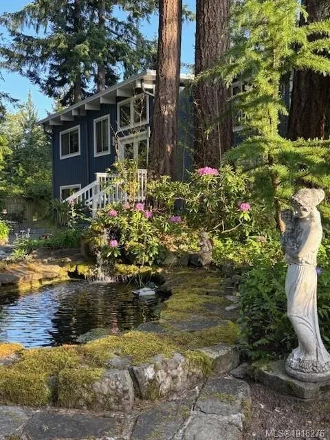 2 of 49 - 310 Woodland Dr, Salt Spring, BC