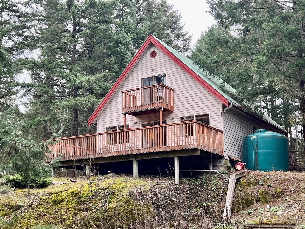 702 Charter Rd, Mayne Island