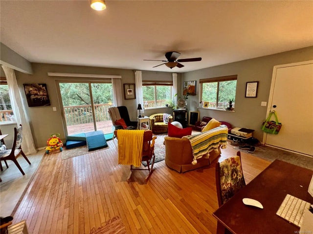 2 of 18 - 702 Charter Rd, Mayne Island, BC