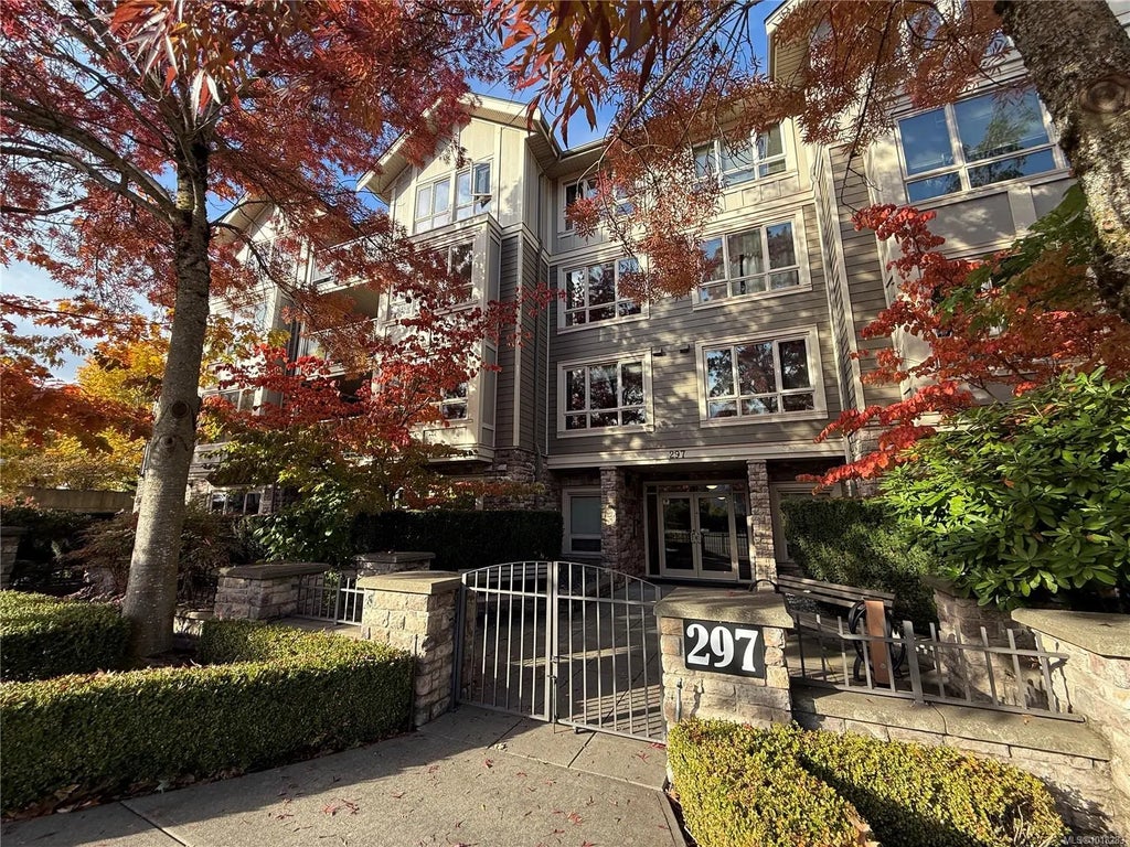 297 Hirst Ave W 404, Parksville