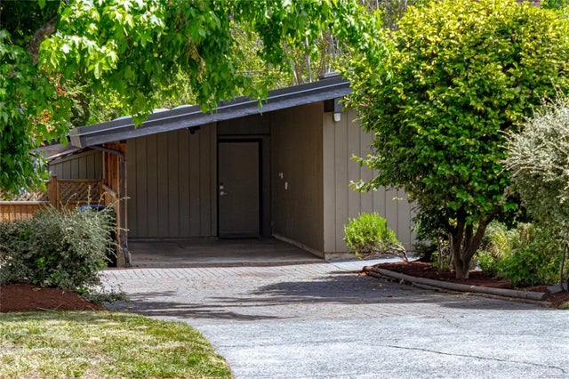 2 of 60 - 3515 Cardiff Pl, Oak Bay, BC