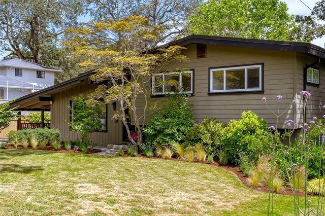 3 of 60 - 3515 Cardiff Pl, Oak Bay, BC