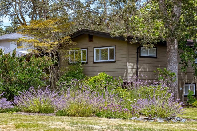 4 of 60 - 3515 Cardiff Pl, Oak Bay, BC