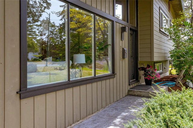 5 of 60 - 3515 Cardiff Pl, Oak Bay, BC