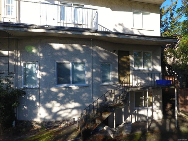 4 of 9 - 423 Wilson St, Esquimalt, BC
