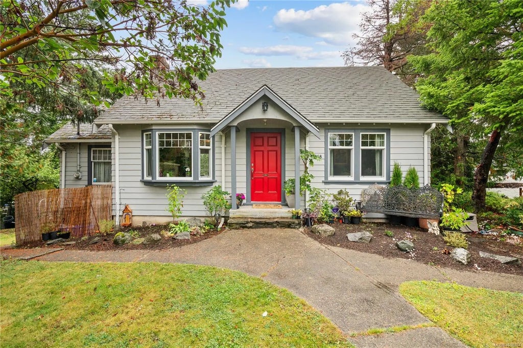2868 Glenwood Ave, Saanich