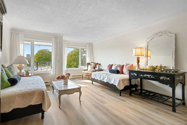 2 of 30 - 1121 Oscar St 402, Victoria, BC