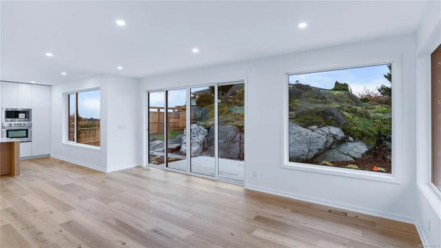 3 of 70 - 3700 Kootenay Pl, Saanich, BC