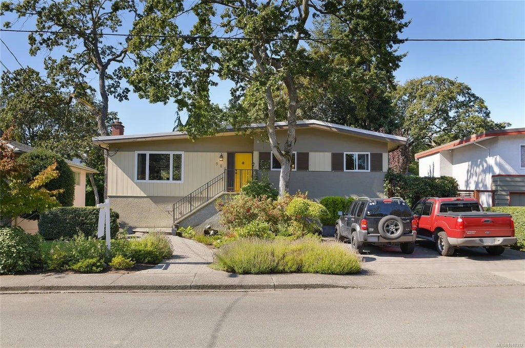 984 Brighton Cres, Victoria