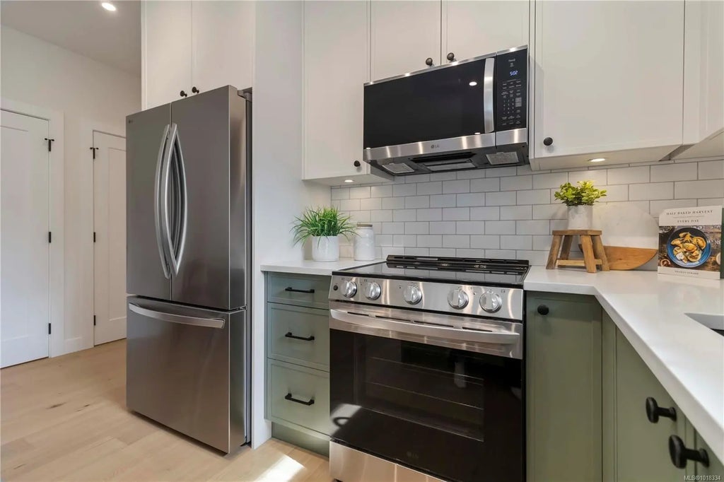 633 Belton Ave 1, Victoria
