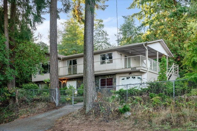 1 of 54 - 4425 Gulfview Dr, Nanaimo, BC