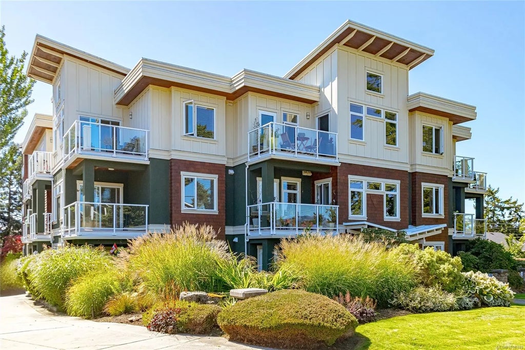 2415 Amherst Ave 204, Sidney