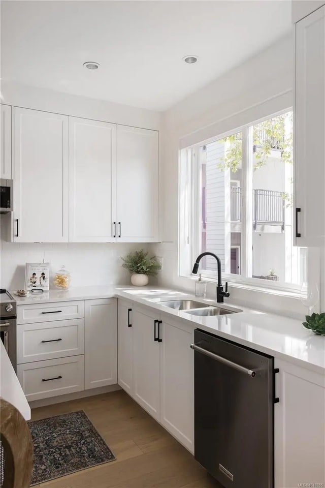 4 of 43 - 10145 Fifth St 4, Sidney, BC