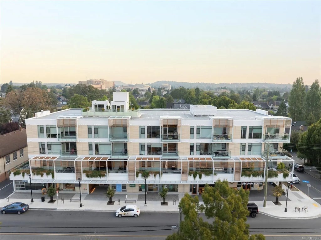 1916 Oak Bay Ave 301, Victoria