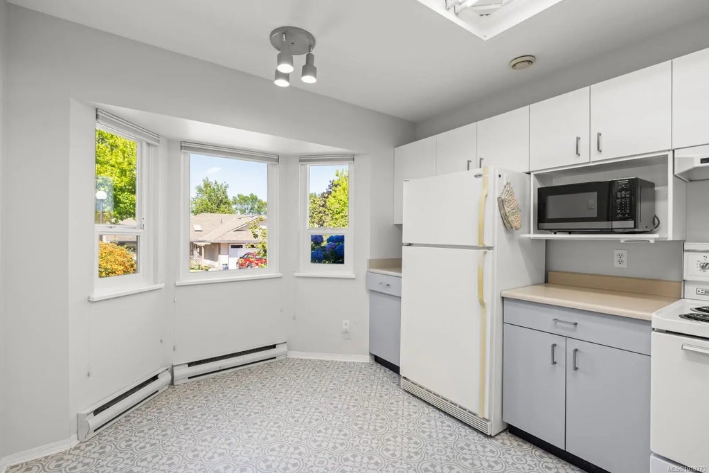 4120 Interurban Rd 17, Saanich