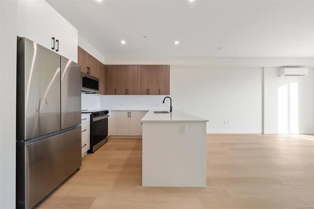 2770 Winster Rd 413, Langford