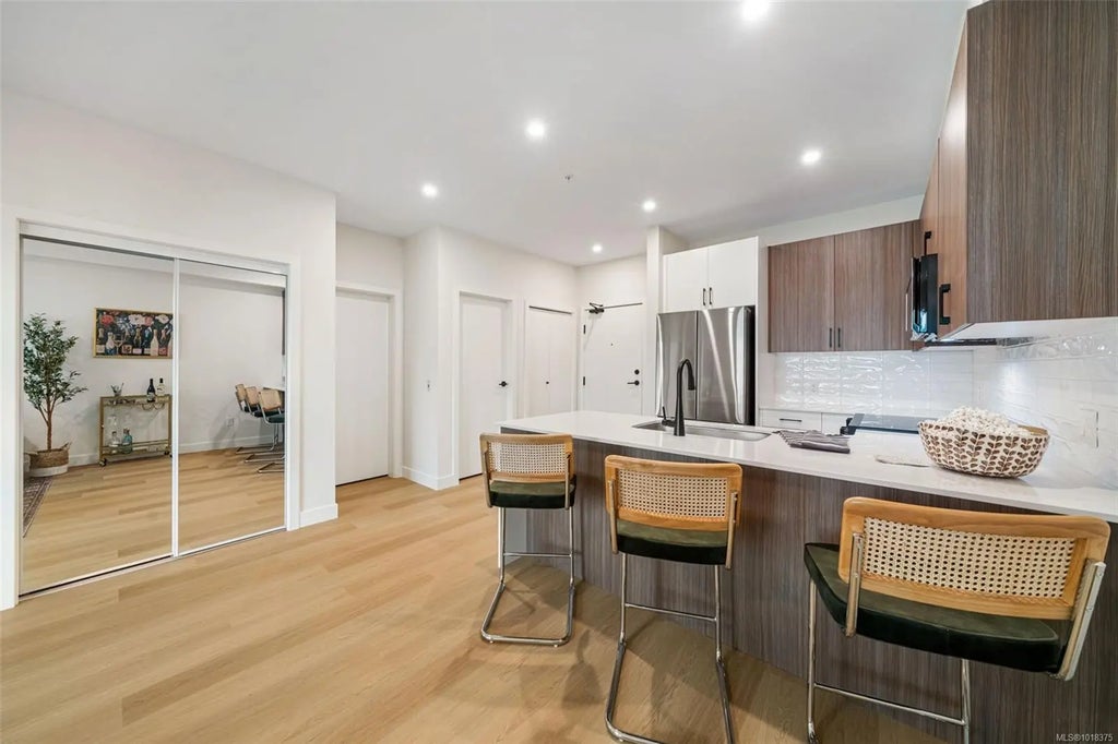 2770 Winster Rd 408, Langford