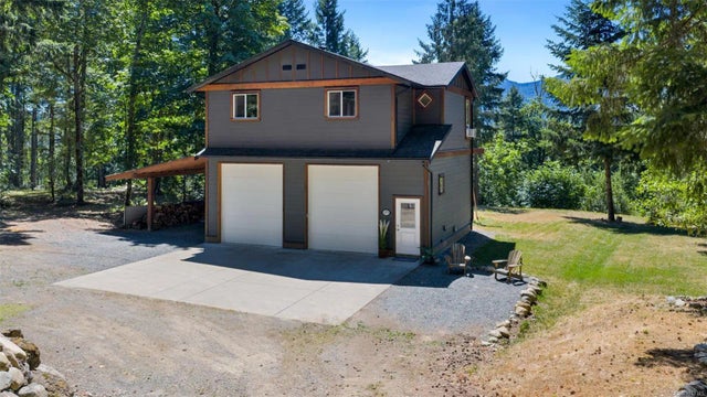 1 of 37 - 4379 Irvine Dr, Duncan, BC