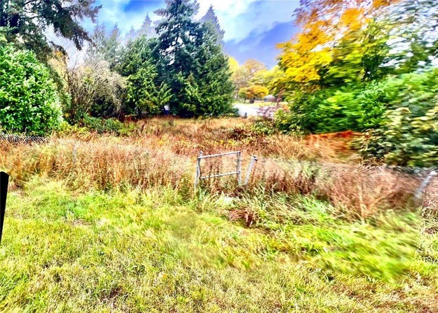 2 of 8 - 121 Strickland St Sw, Nanaimo, BC