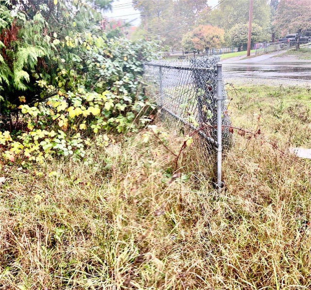 4 of 8 - 121 Strickland St Sw, Nanaimo, BC