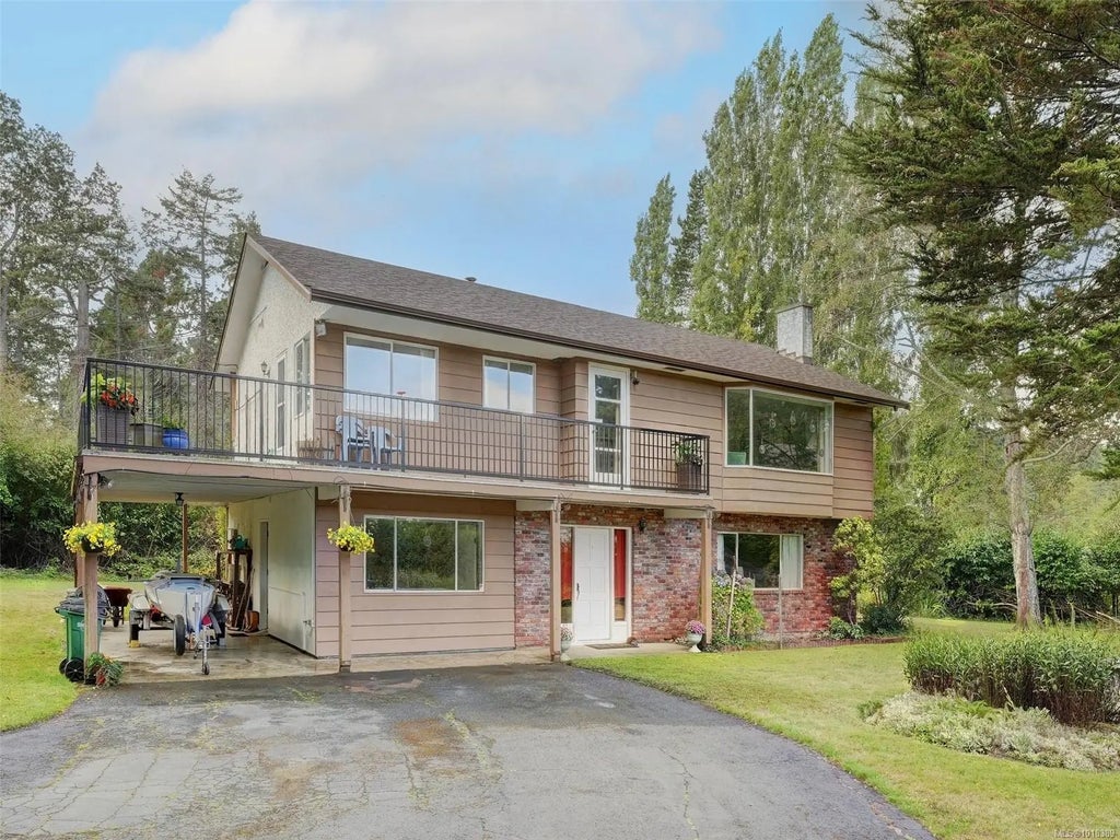 1575 Mileva Lane, Saanich