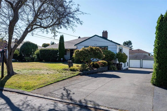 4 of 44 - 1131 Heald Ave, Esquimalt, BC