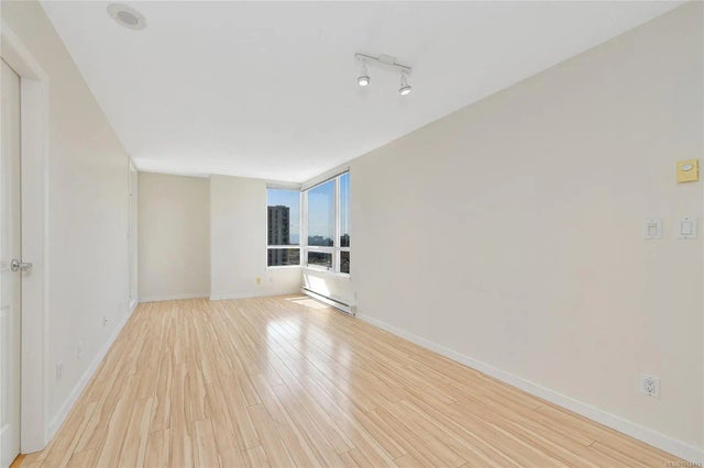 4 of 52 - 930 Yates St 1208, Victoria, BC