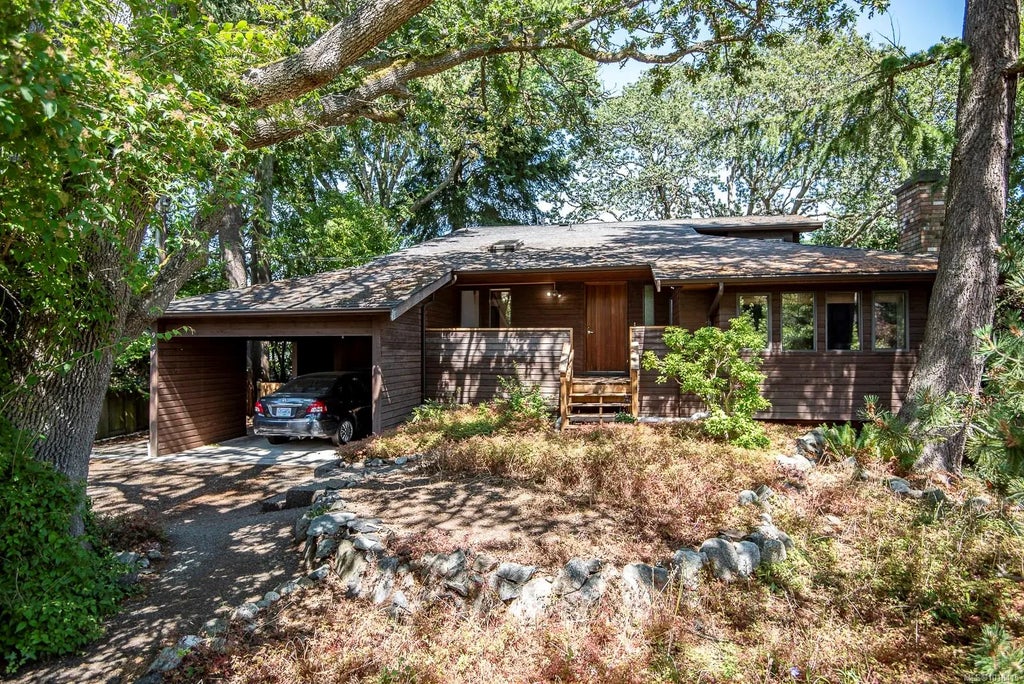 937 Pemberton Rd, Victoria