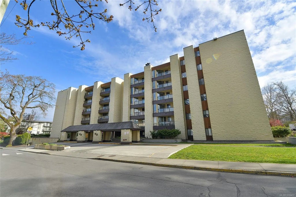 1745 Leighton Rd 611, Victoria