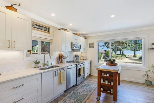 1 of 39 - 491 Windslow Rd, Comox, BC