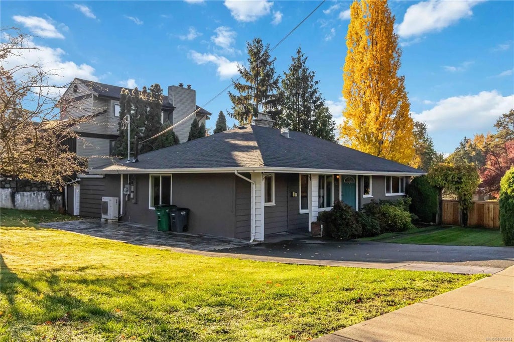 971 Marigold Rd, Saanich