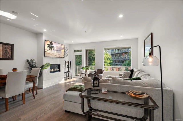 3 of 31 - 10670 Mcdonald Park Rd 202, North Saanich, BC