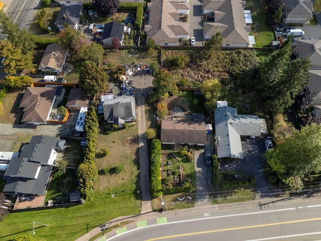 1 of 21 - 1360 Cumberland Rd, Courtenay, BC