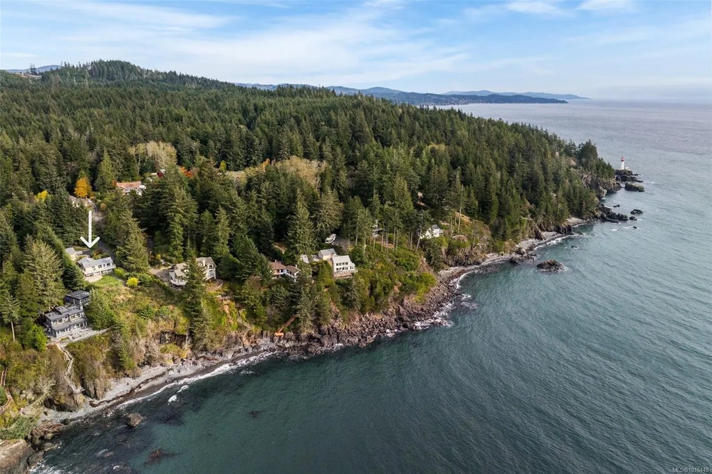 2594 Seaside Dr, Sooke