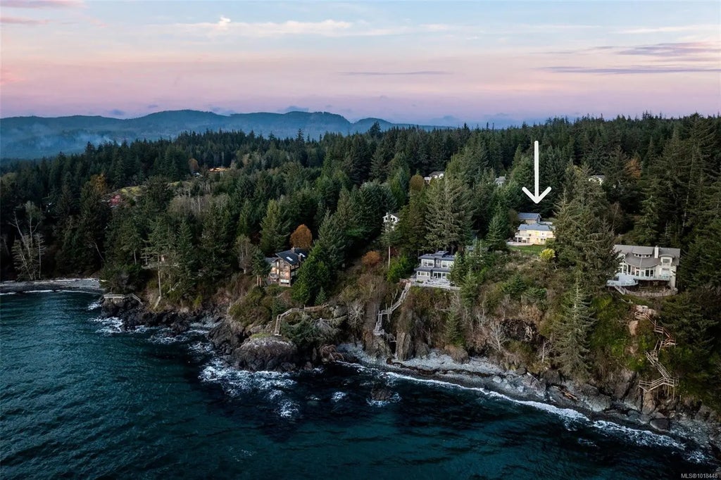 2594 Seaside Dr, Sooke