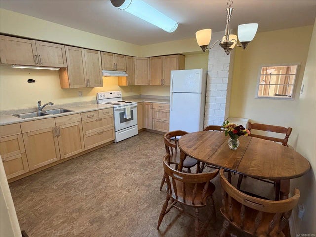 3 of 14 - 660 Chelsea St, Nanaimo, BC