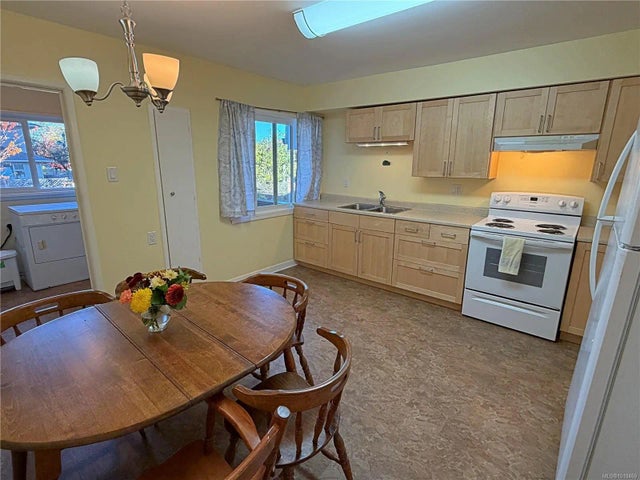 4 of 14 - 660 Chelsea St, Nanaimo, BC