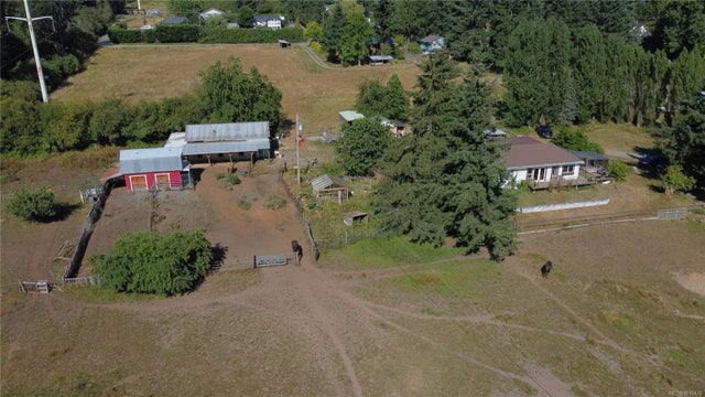 2 of 33 - 4766 Headquarters Rd, Courtenay, BC