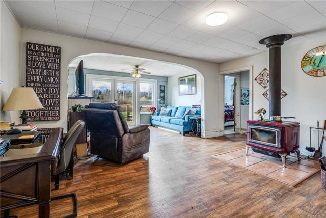 3 of 33 - 4766 Headquarters Rd, Courtenay, BC