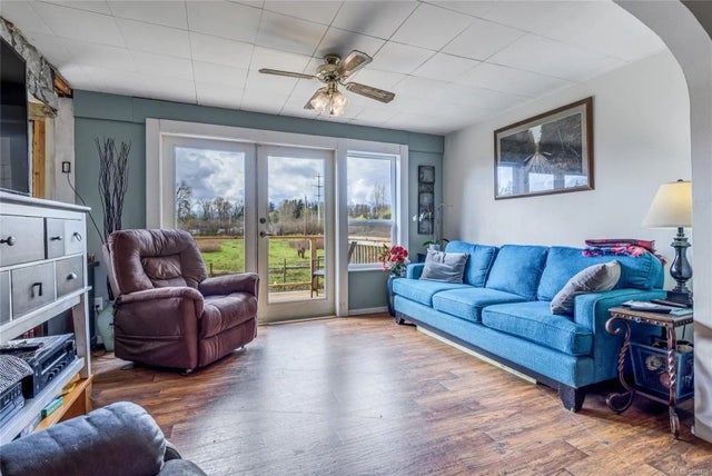 5 of 33 - 4766 Headquarters Rd, Courtenay, BC