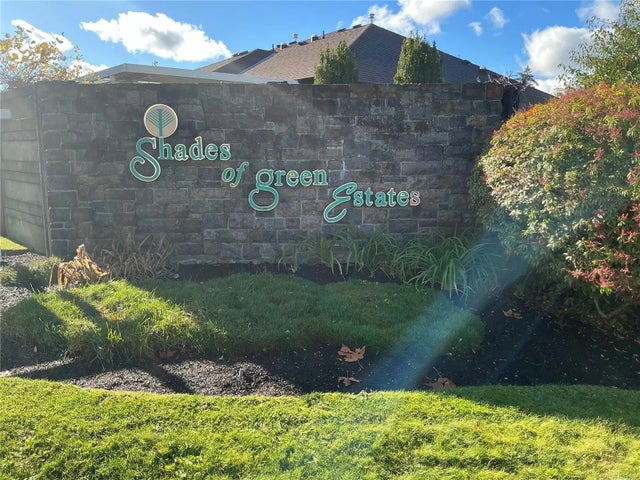 1 of 34 - 2006 Sierra Dr 21, Campbell River, BC