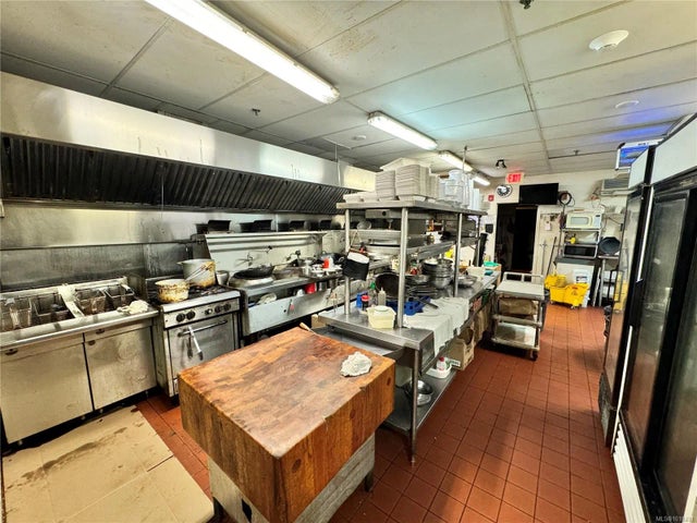 3 of 23 - 1551 Cedar Hill Cross Rd, Saanich, BC