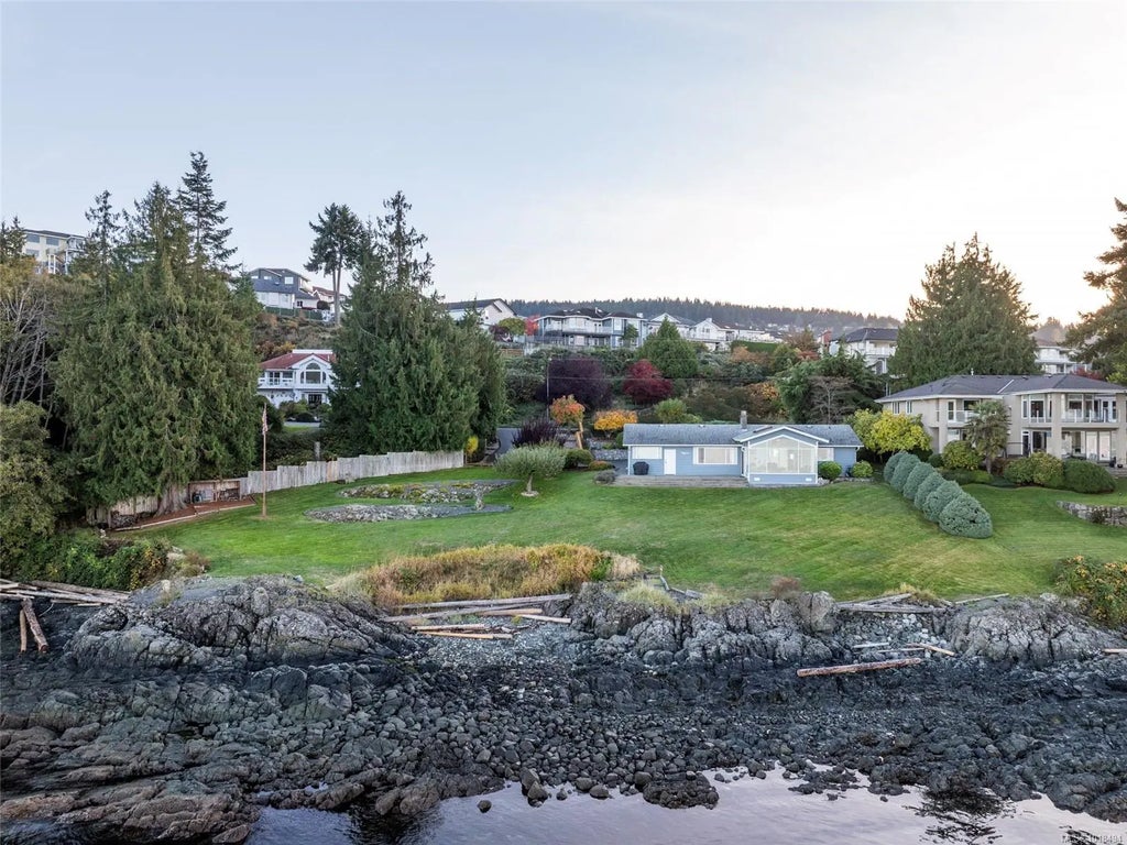 5020/5010 Fillinger Cres, Nanaimo