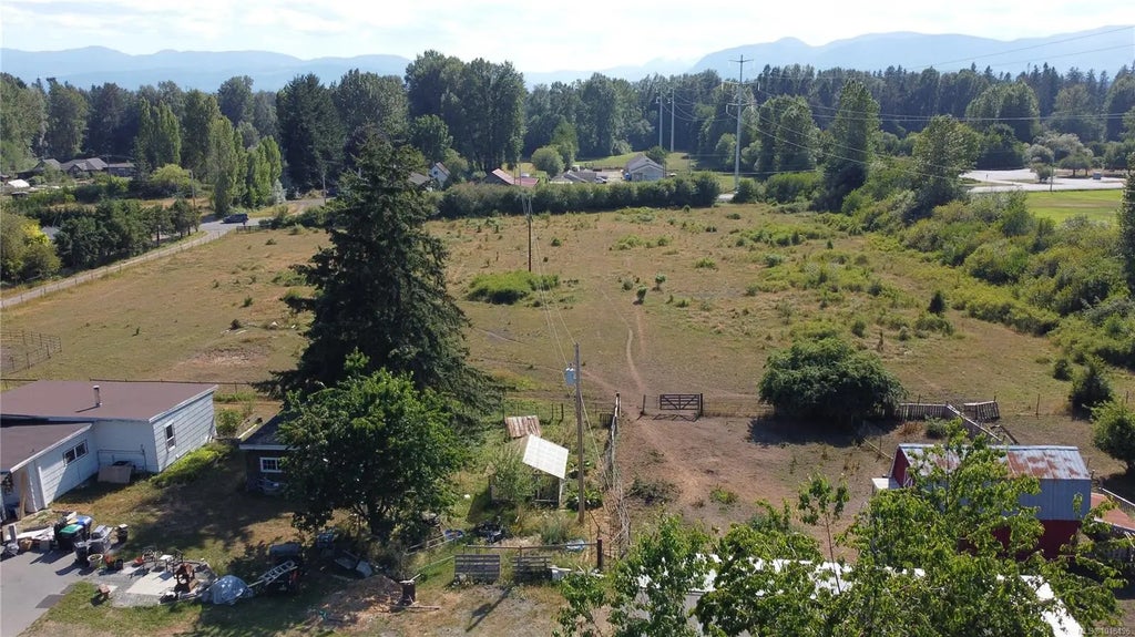 4766 Headquarters Rd, Courtenay