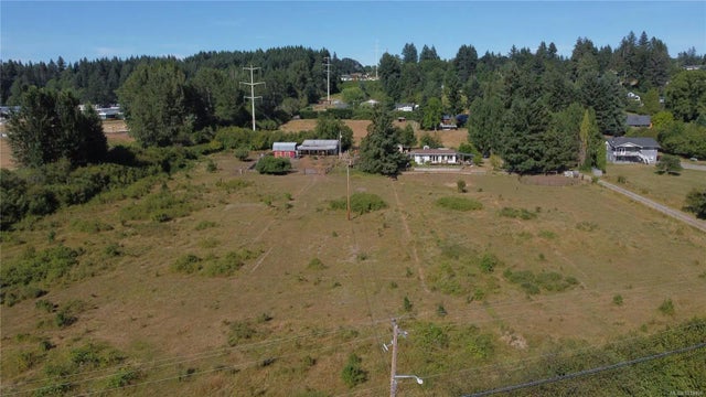 2 of 32 - 4766 Headquarters Rd, Courtenay, BC
